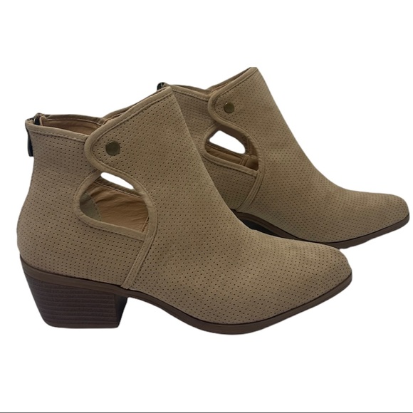 Tan Heeled Button Booties Cut Out Faux Suede Boots Taupe Brown Womens Size 7.5 - Picture 4 of 16